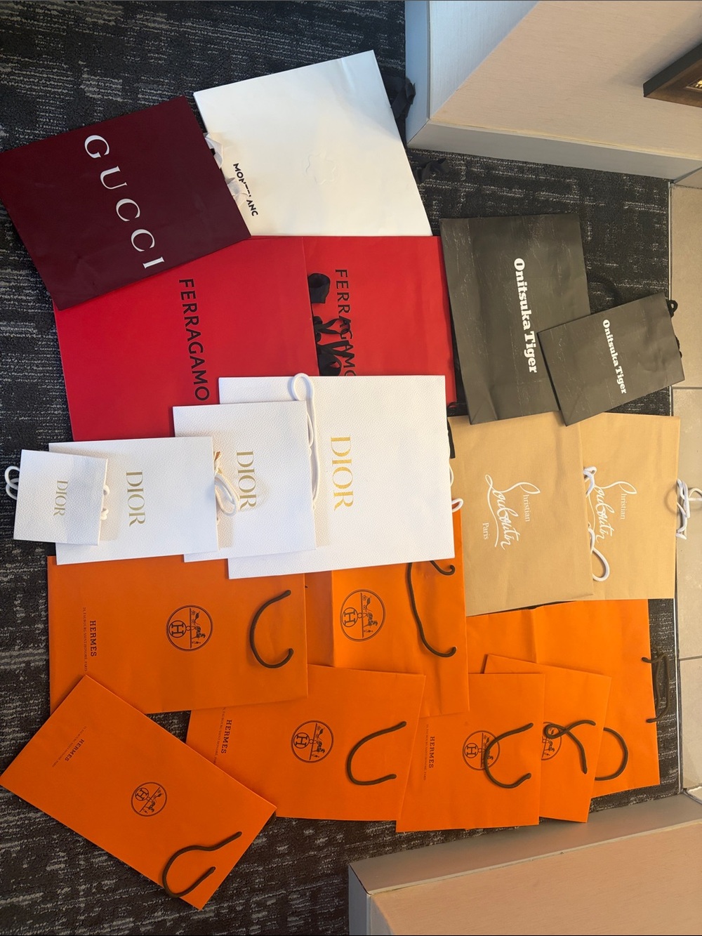 MEGA LOT: 15+ DESIGNER SHOPPING BAGS - LOUBOUTIN, HERMรS, DIOR, GUCCI AND MORE